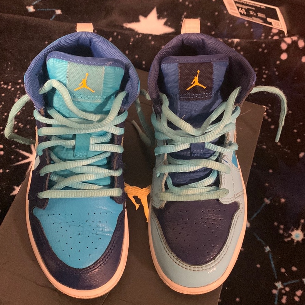 Jordan 1 mid